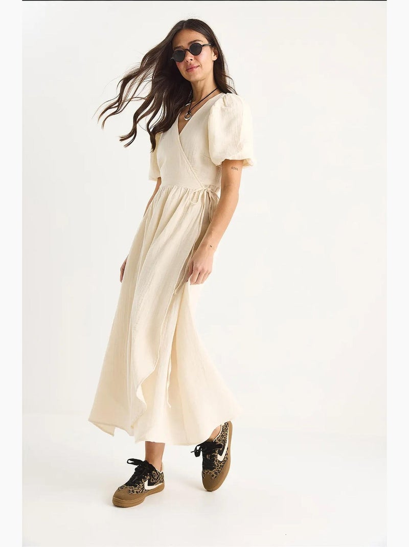 Robe longue en mousseline à fermeture portefeuille et manches ballon lucci Crème - Kiabi