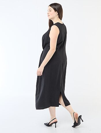 Robe longue étail bijou à la taille