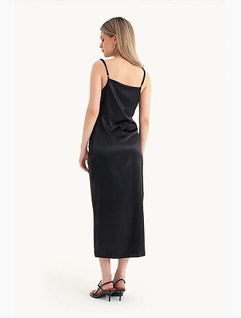Robe longue fendue à bretelles et col bénitier en satin hiccup