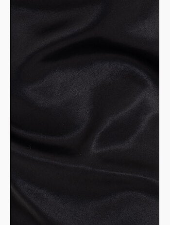 Robe longue fendue à bretelles et col bénitier en satin hiccup