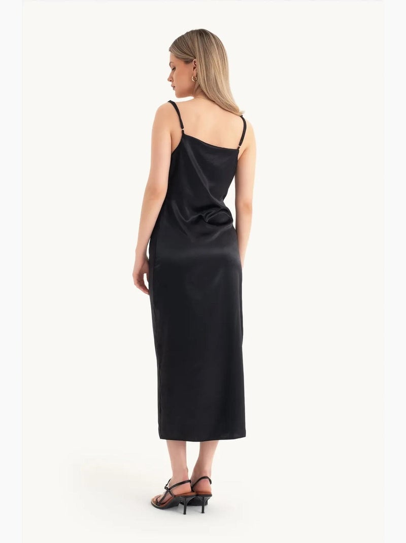 Robe longue fendue à bretelles et col bénitier en satin hiccup Noir - Kiabi