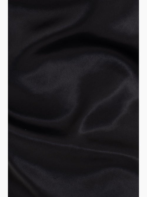 Robe longue fendue à bretelles et col bénitier en satin hiccup - Kiabi Robe longue fendue à bretelles et col bénitier en satin hiccup - Kiabi