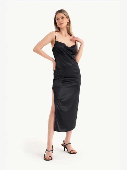 Robe longue fendue à bretelles et col bénitier en satin - Kiabi
