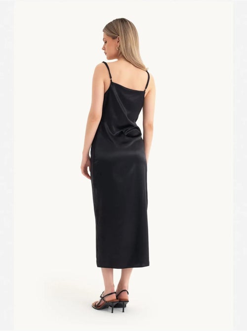 Robe longue fendue à bretelles et col bénitier en satin - Kiabi