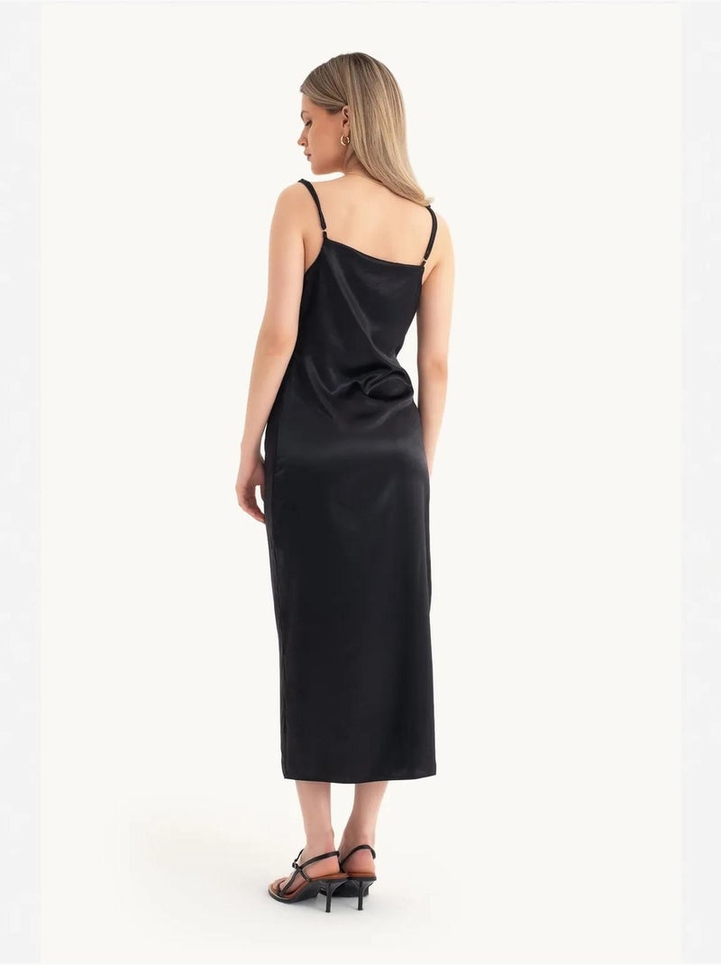 Robe longue fendue à bretelles et col bénitier en satin Noir - Kiabi