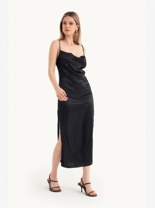 Robe longue fendue à bretelles et col bénitier en satin - Kiabi