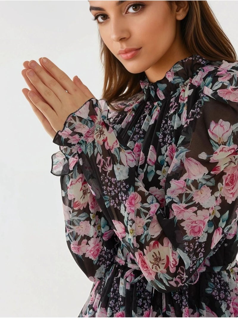 Robe longue fleurie à col ras du cou et volants Multicolore - Kiabi