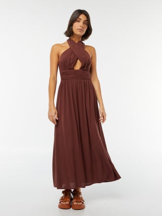Robe longue fluide avec large décolleté