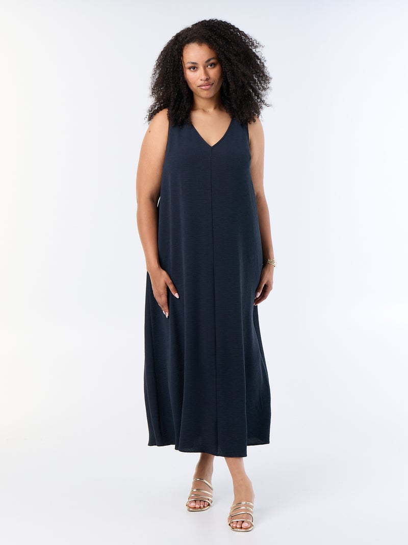 Robe longue gaufrée avec bijou doré Noir - Kiabi