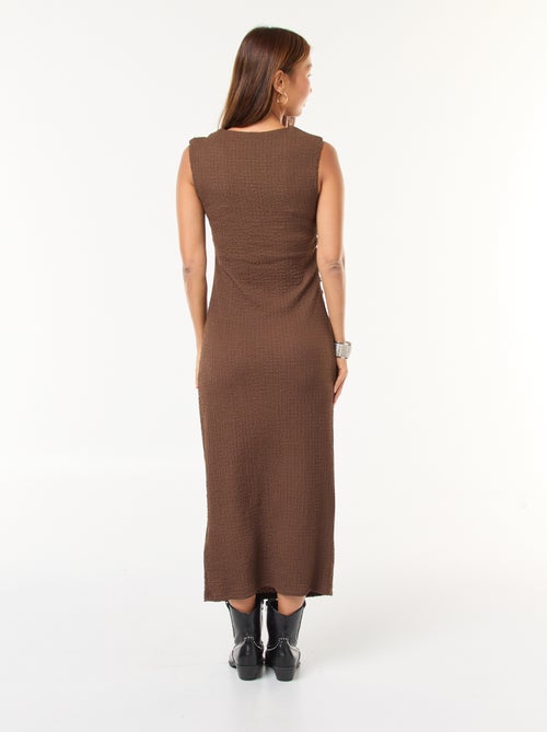 Robe longue gaufrée avec emmanchure américaine - Kiabi