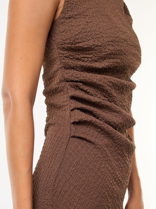 Robe longue gaufrée avec emmanchure américaine - Kiabi