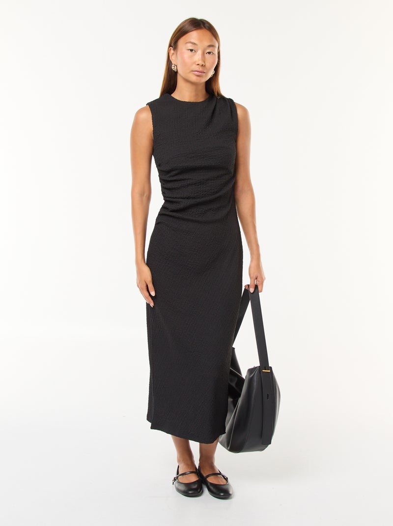 Robe longue gaufrée avec emmanchure américaine Noir - Kiabi