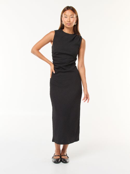 Robe longue gaufrée avec emmanchure américaine - Kiabi