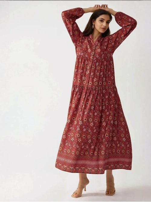 Robe longue imprimée à col en v et boutons hiccup - Kiabi Robe longue imprimée à col en v et boutons hiccup - Kiabi
