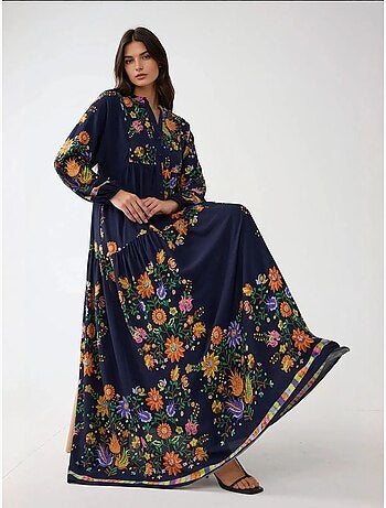 Robe longue imprimée à col en v et détails boutonnés