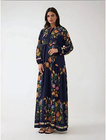 Robe longue imprimée à col en v et détails boutonnés