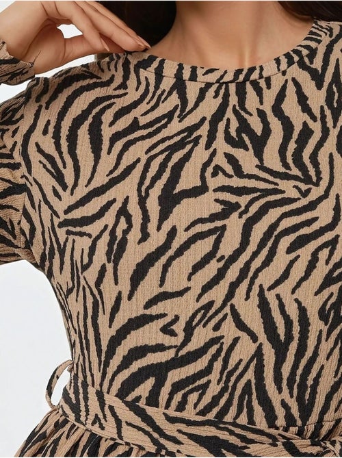 Robe longue imprimée à col ras du cou et ceinture - Kiabi