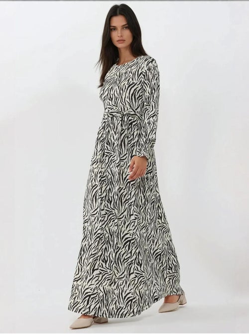 Robe longue imprimée à col ras du cou et ceinture - Kiabi Robe longue imprimée à col ras du cou et ceinture - Kiabi