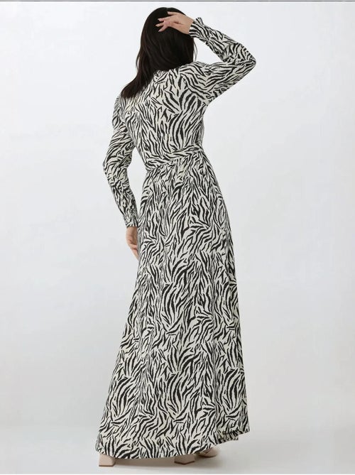 Robe longue imprimée à col ras du cou et ceinture - Kiabi Robe longue imprimée à col ras du cou et ceinture - Kiabi