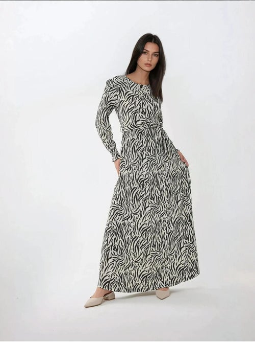 Robe longue imprimée à col ras du cou et ceinture - Kiabi Robe longue imprimée à col ras du cou et ceinture - Kiabi