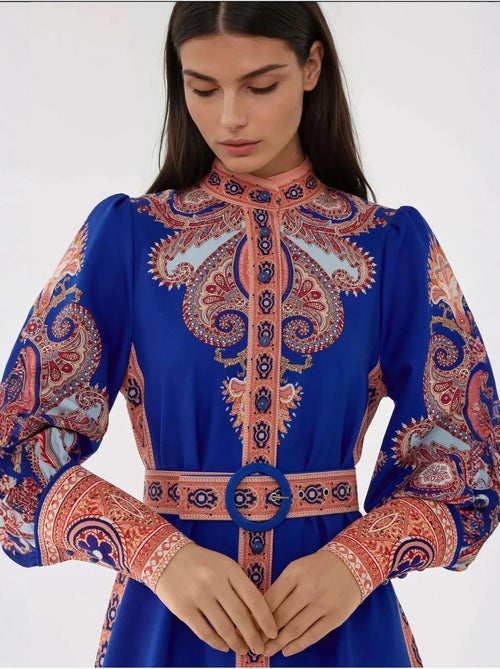 Robe longue imprimée à manches longues avec ceinture - Kiabi Robe longue imprimée à manches longues avec ceinture - Kiabi