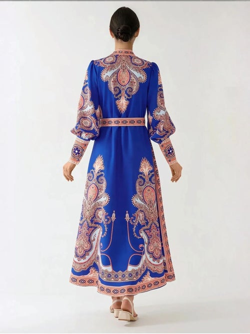 Robe longue imprimée à manches longues avec ceinture - Kiabi Robe longue imprimée à manches longues avec ceinture - Kiabi