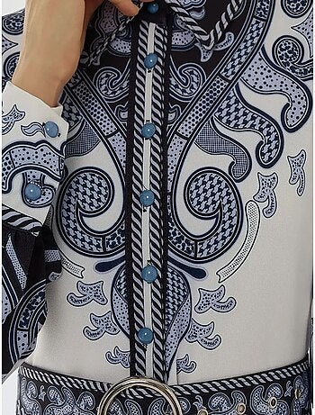 Robe longue imprimée à manches longues avec ceinture