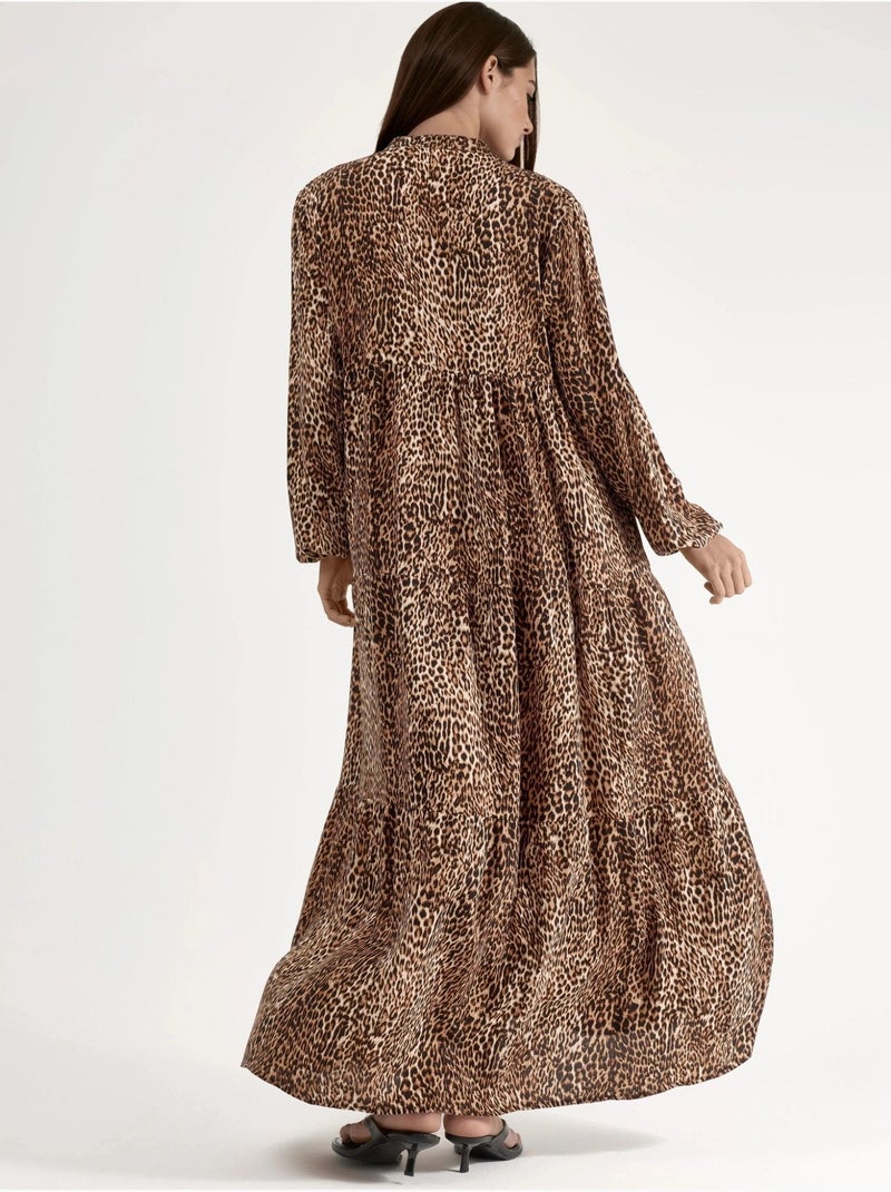 Robe longue imprimée léopard, coupe confortable, col en v et fermeture boutonnée Camel - Kiabi