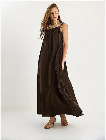 Robe longue midi à col carré et détails volantés lucci