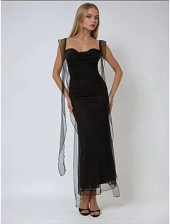 Robe longue moulante à col cœur et volants