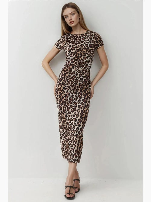 Robe longue moulante à imprimé léopard hiccup - Kiabi Robe longue moulante à imprimé léopard hiccup - Kiabi