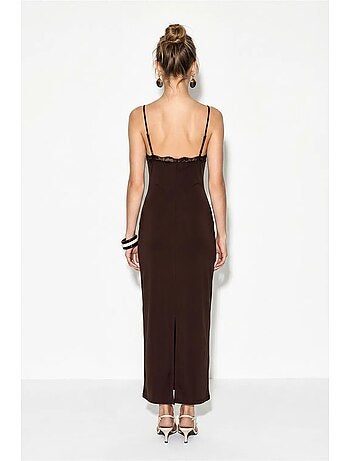 Robe longue moulante en dentelle lucci