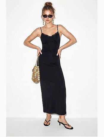 Robe longue moulante en dentelle lucci
