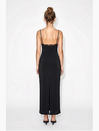 Robe longue moulante en dentelle lucci