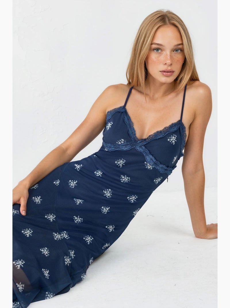 Robe longue moulante imprimée à col en v et détails en dentelle hiccup Bleu marine - Kiabi