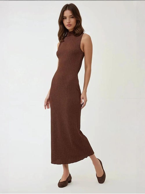 Robe longue moulante texturée à col licou - Kiabi Robe longue moulante texturée à col licou - Kiabi