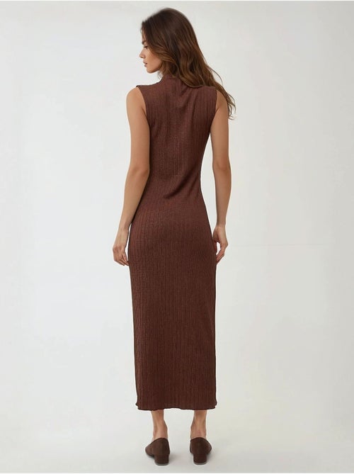 Robe longue moulante texturée à col licou - Kiabi Robe longue moulante texturée à col licou - Kiabi