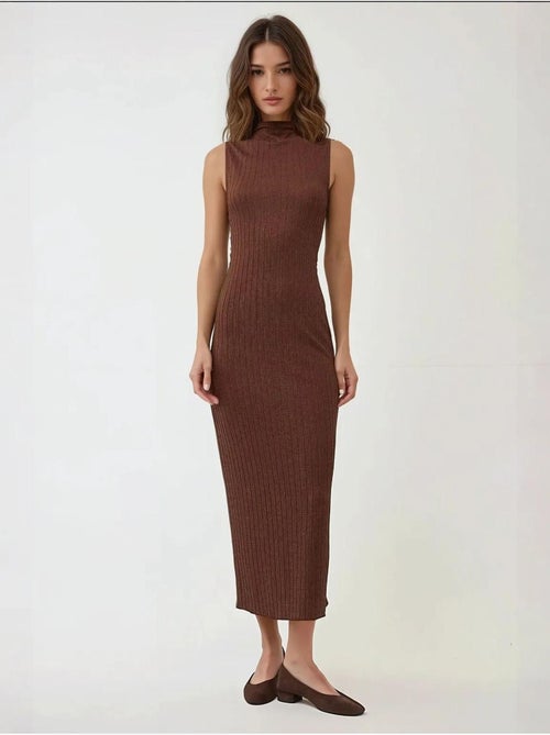 Robe longue moulante texturée à col licou - Kiabi Robe longue moulante texturée à col licou - Kiabi