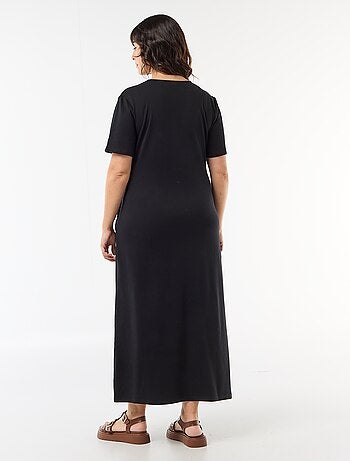 Robe longue plissé avec bijou doré