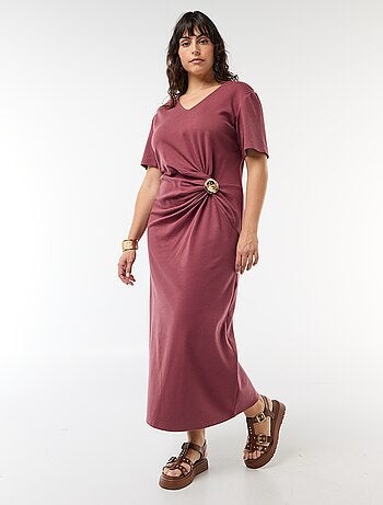 Robe longue plissé avec bijou doré