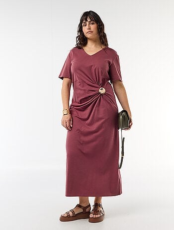 Robe longue plissé avec bijou doré