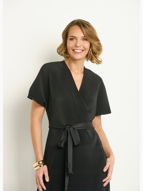Robe longue plissée et ceinturée col V - AFIBEL - Kiabi Robe longue plissée et ceinturée col V - AFIBEL - Kiabi