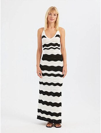 Robe longue rayée à col en v et fente latérale