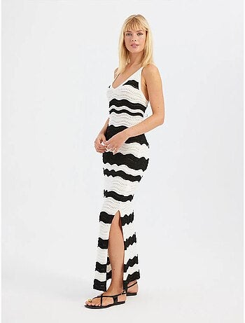 Robe longue rayée à col en v et fente latérale