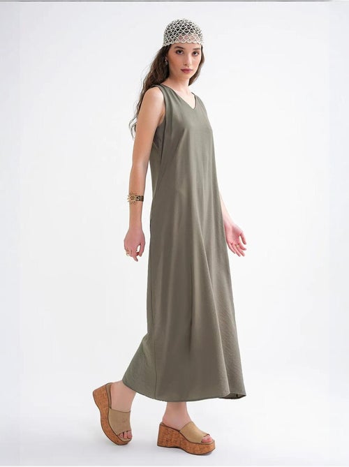 Robe longue sans manches à col en v et poches mixray - Kiabi Robe longue sans manches à col en v et poches mixray - Kiabi