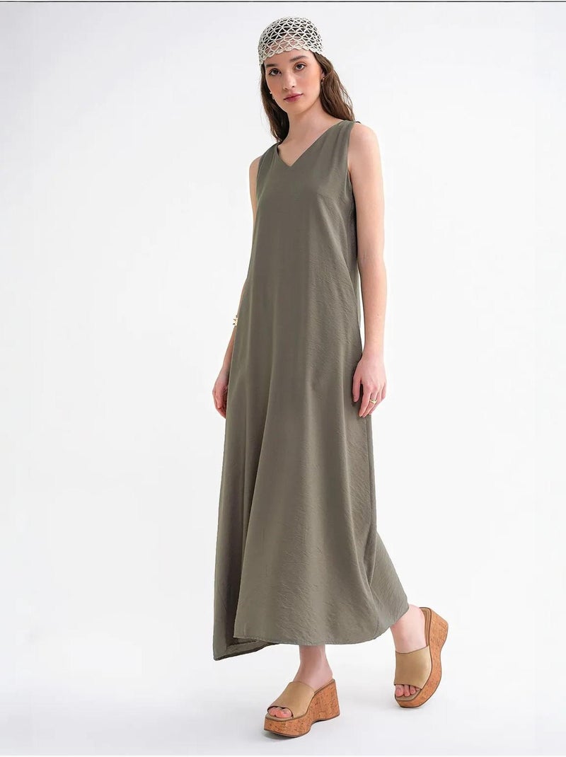 Robe longue sans manches à col en v et poches mixray Kaki - Kiabi