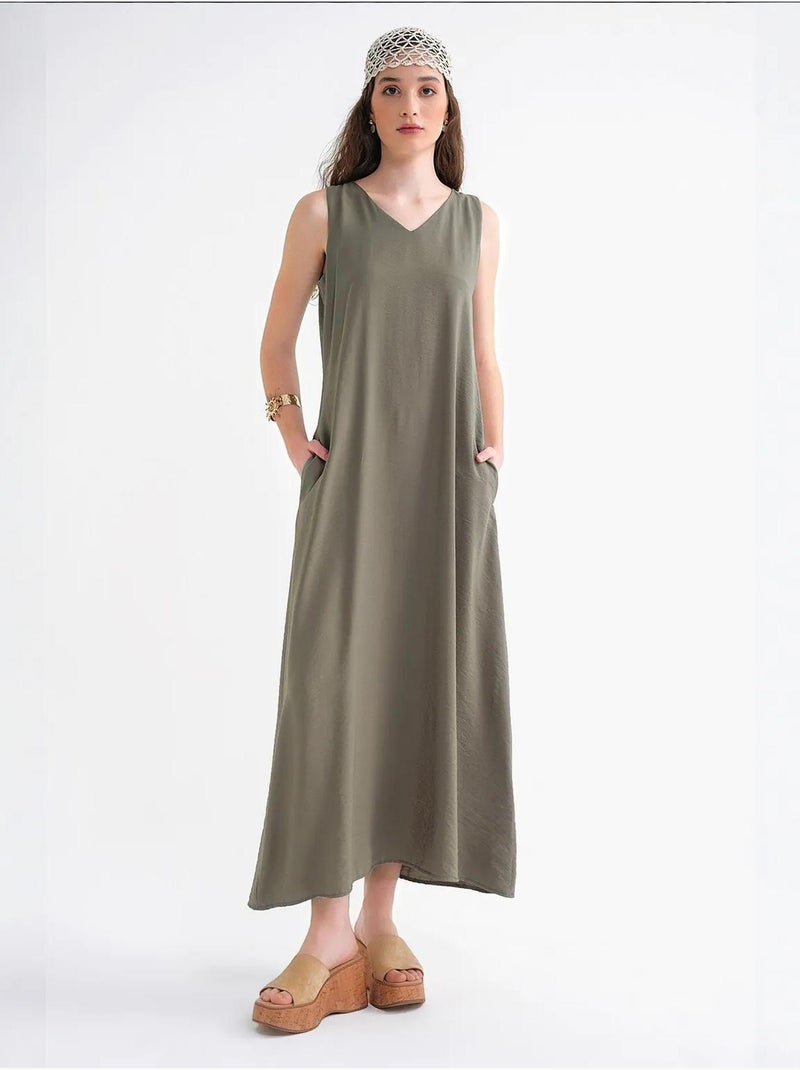 Robe longue sans manches à col en v et poches mixray Kaki - Kiabi