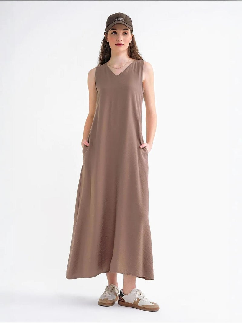 Robe longue sans manches à col en v et poches mixray Marron chocolat - Kiabi