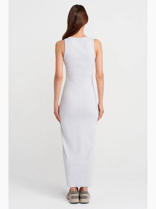 Robe longue sans manches en maille côtelée dilvin - Kiabi Robe longue sans manches en maille côtelée dilvin - Kiabi