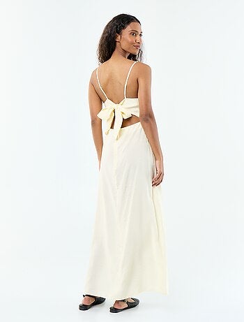 Robe longue satinée à fines bretelles